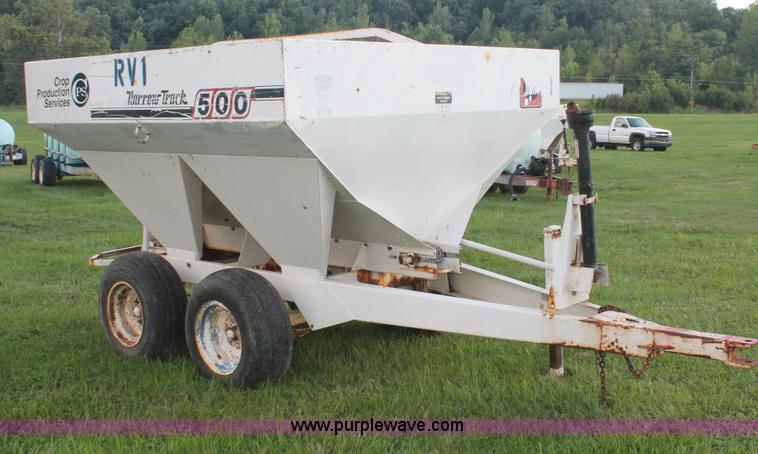 image for item I7868 Willmar Narrow Track 500 dry spreader
