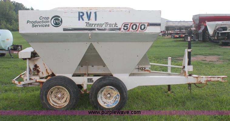 image for item I7868 Willmar Narrow Track 500 dry spreader