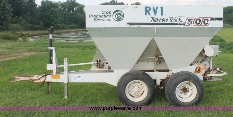 image for item I7868 Willmar Narrow Track 500 dry spreader