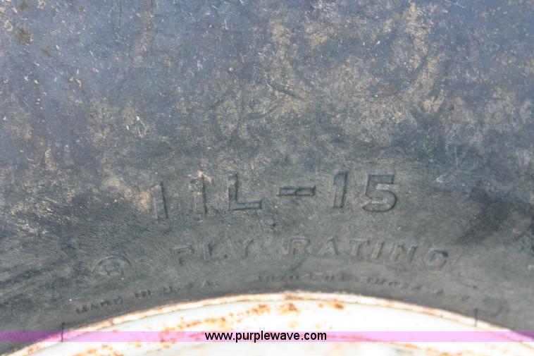 image for item I7868 Willmar Narrow Track 500 dry spreader