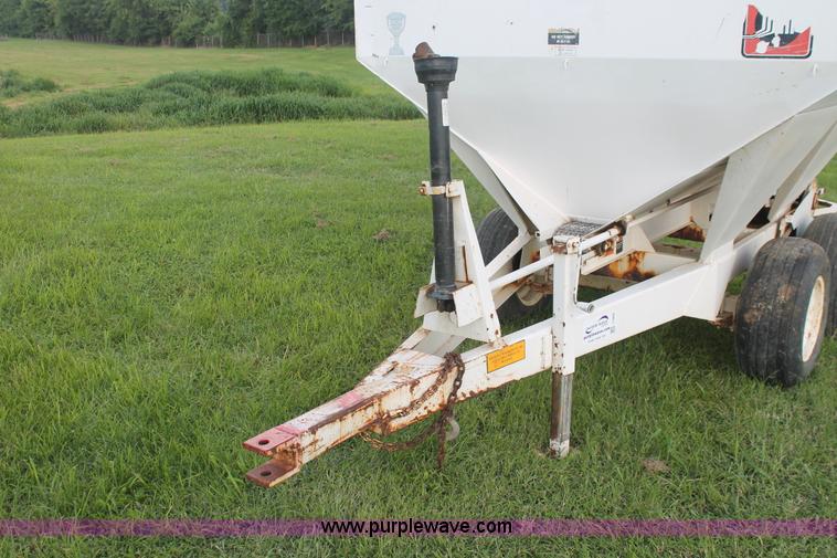 image for item I7868 Willmar Narrow Track 500 dry spreader