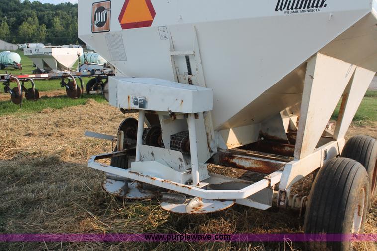 image for item I7870 Willmar 500 dry spreader