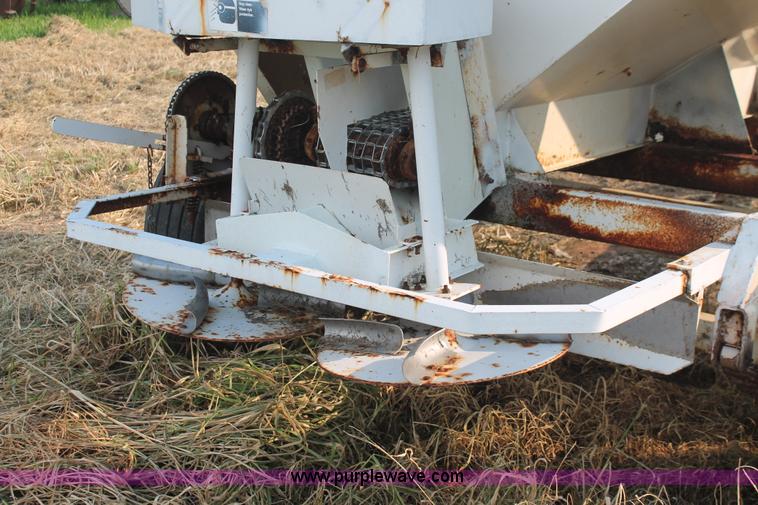 image for item I7870 Willmar 500 dry spreader