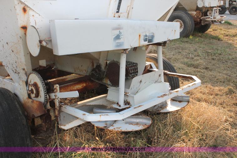 image for item I7870 Willmar 500 dry spreader