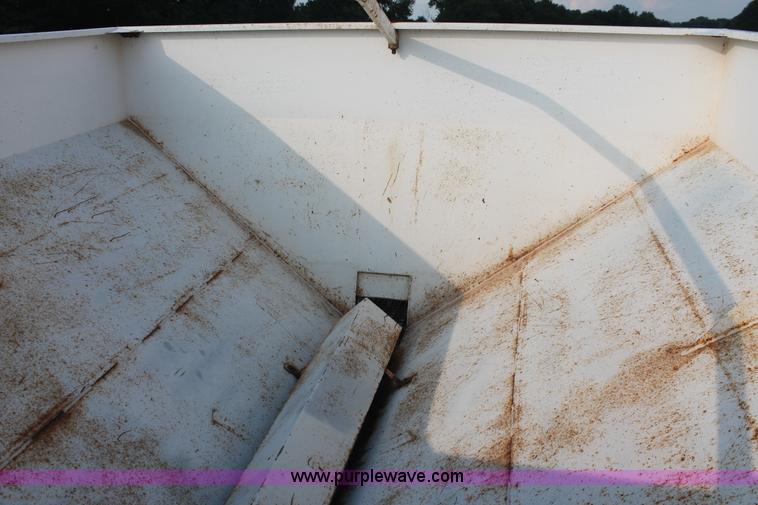 image for item I7870 Willmar 500 dry spreader