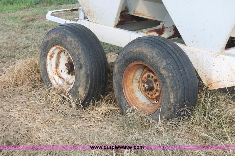 image for item I7870 Willmar 500 dry spreader