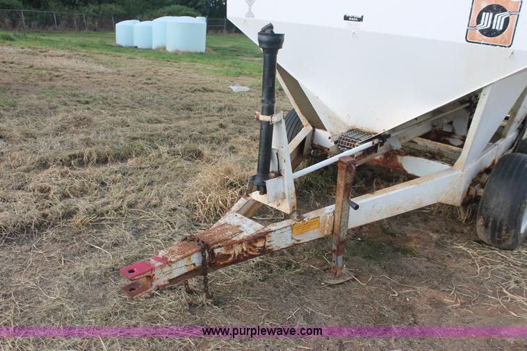 image for item I7870 Willmar 500 dry spreader