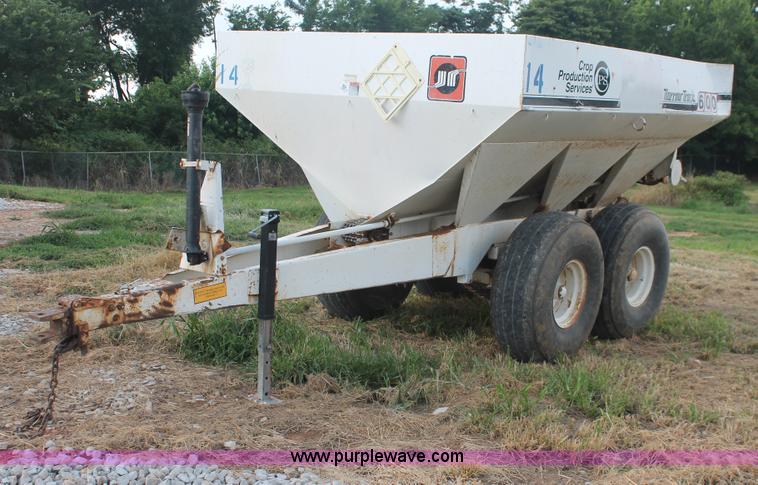 image for item I7871 Willmar Narrow Track 600 dry spreader