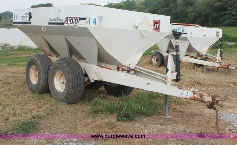 image for item I7871 Willmar Narrow Track 600 dry spreader