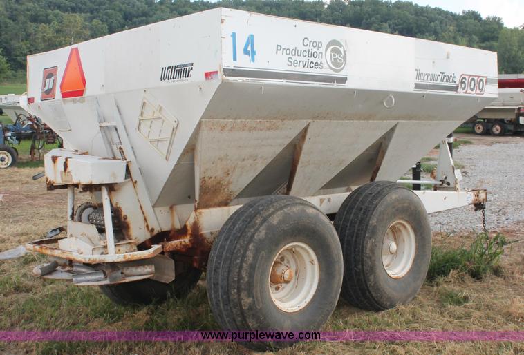 image for item I7871 Willmar Narrow Track 600 dry spreader