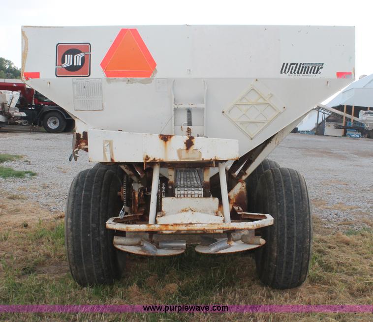 image for item I7871 Willmar Narrow Track 600 dry spreader