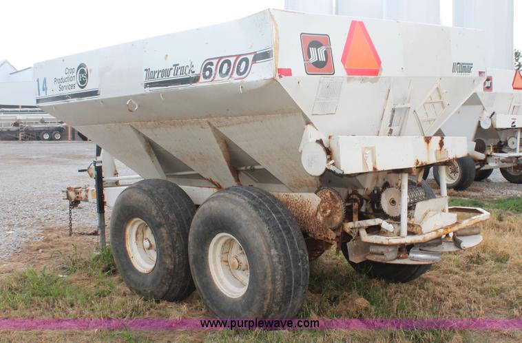 image for item I7871 Willmar Narrow Track 600 dry spreader