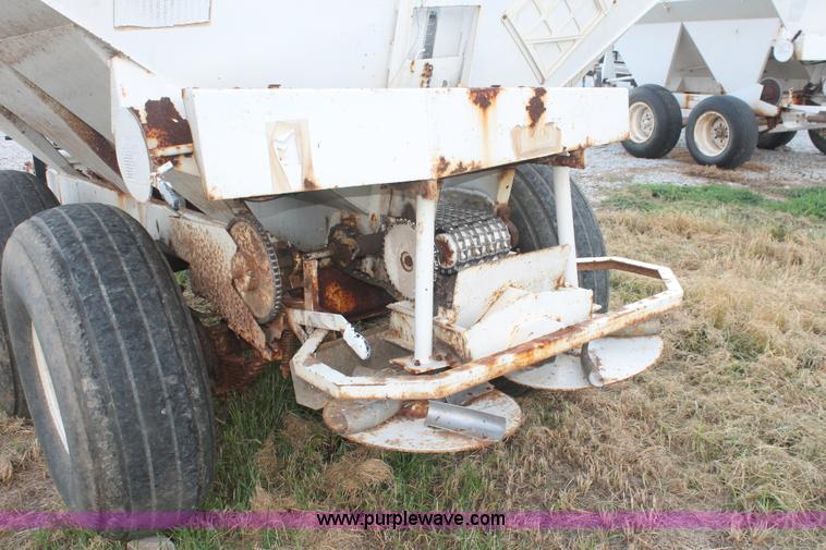 image for item I7871 Willmar Narrow Track 600 dry spreader