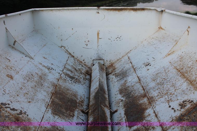 image for item I7871 Willmar Narrow Track 600 dry spreader