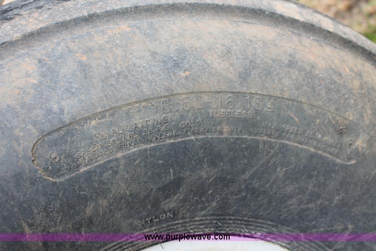 image for item I7871 Willmar Narrow Track 600 dry spreader