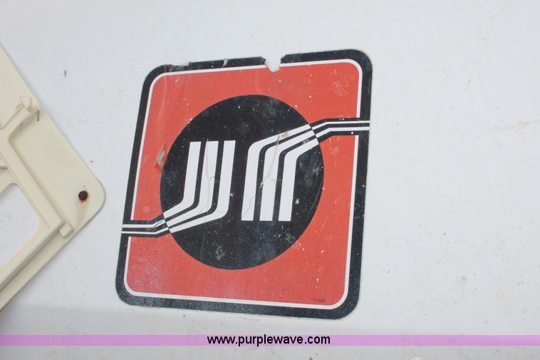 image for item I7871 Willmar Narrow Track 600 dry spreader