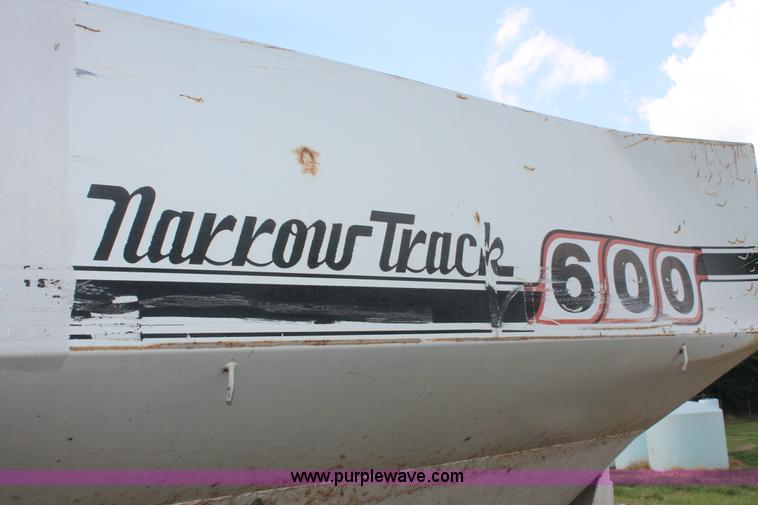 image for item I7871 Willmar Narrow Track 600 dry spreader