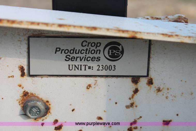 image for item I7871 Willmar Narrow Track 600 dry spreader