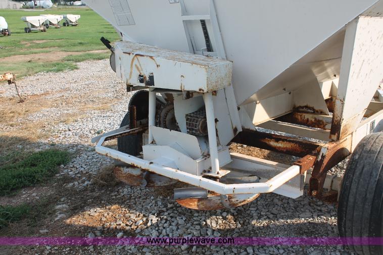 image for item I7872 Willmar 500 dry spreader