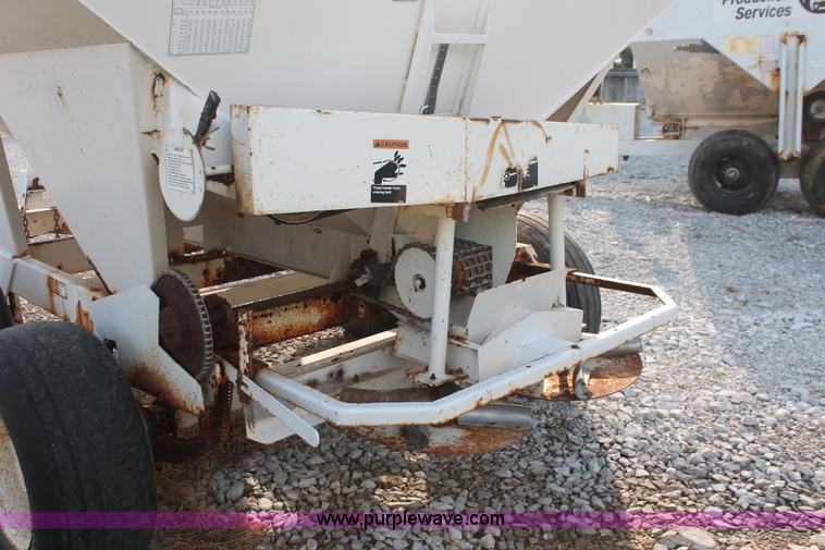 image for item I7872 Willmar 500 dry spreader