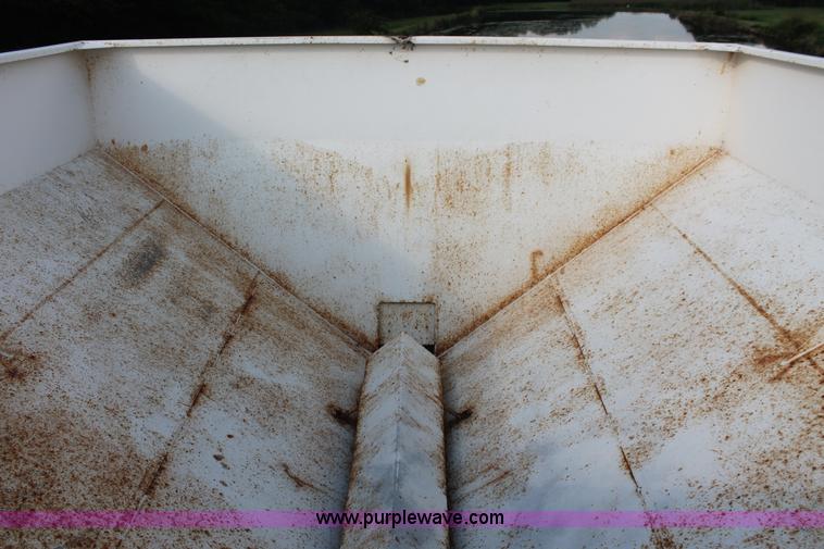 image for item I7872 Willmar 500 dry spreader