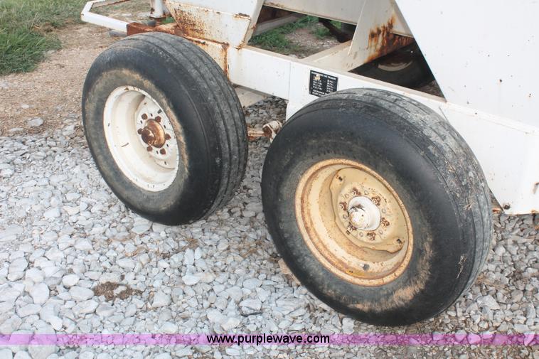 image for item I7872 Willmar 500 dry spreader