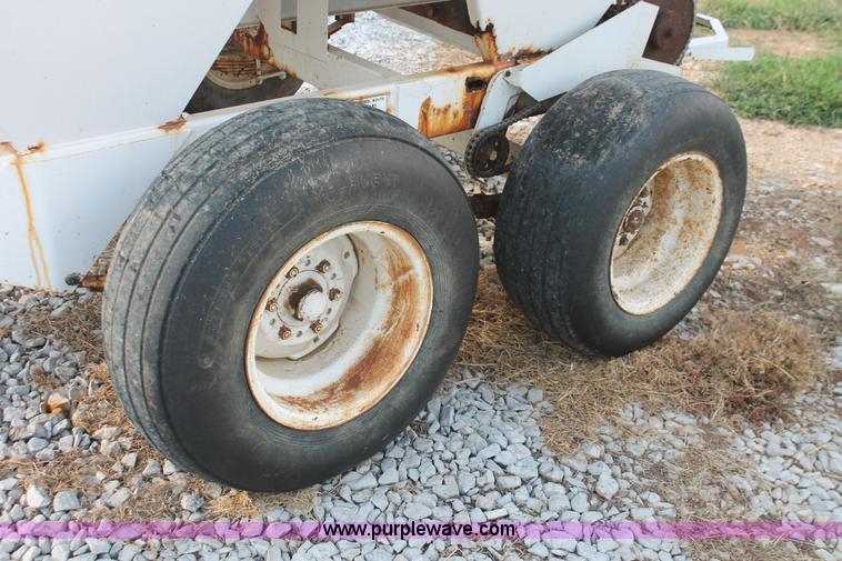 image for item I7872 Willmar 500 dry spreader