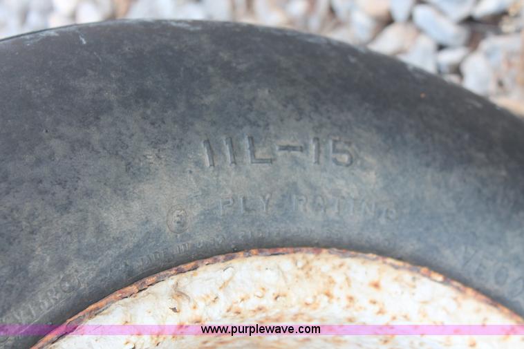 image for item I7872 Willmar 500 dry spreader