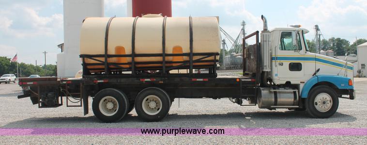 image for item I7876 1994 Volvo WG flatbed liquid nurse truck