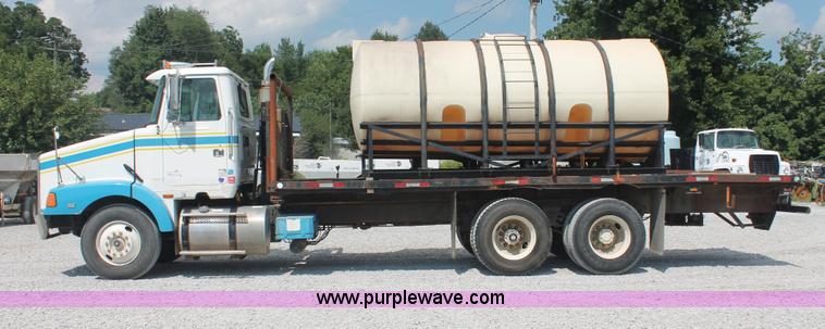image for item I7876 1994 Volvo WG flatbed liquid nurse truck