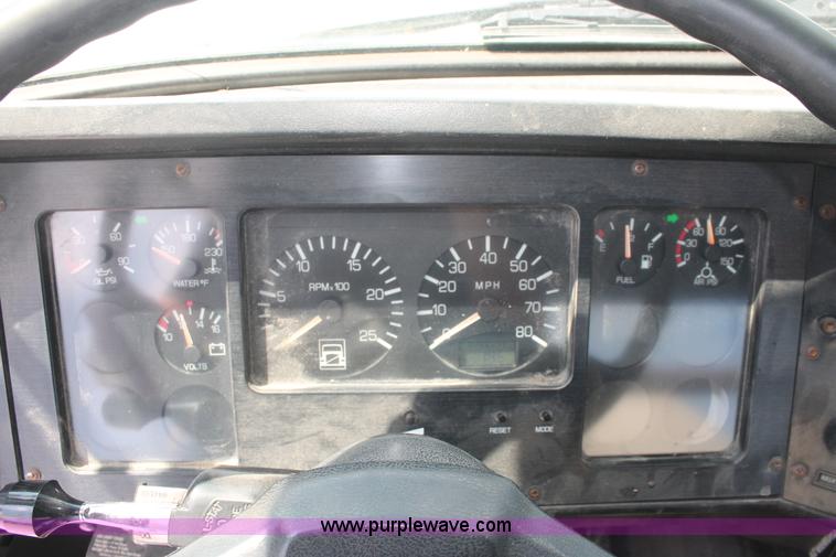 image for item I7876 1994 Volvo WG flatbed liquid nurse truck