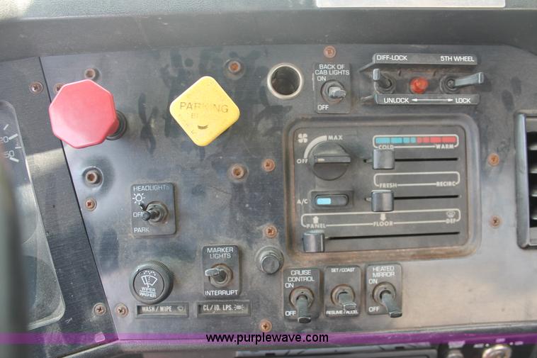 image for item I7876 1994 Volvo WG flatbed liquid nurse truck