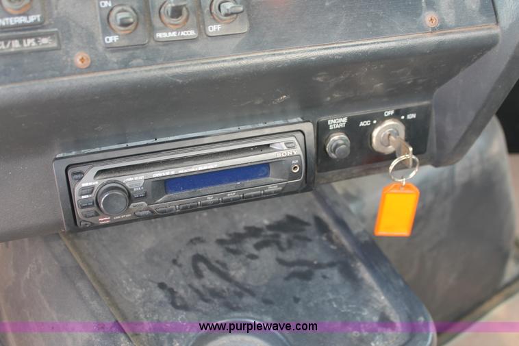 image for item I7876 1994 Volvo WG flatbed liquid nurse truck