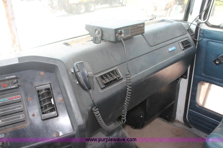 image for item I7876 1994 Volvo WG flatbed liquid nurse truck