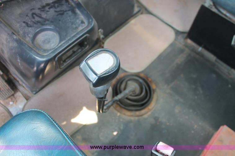 image for item I7876 1994 Volvo WG flatbed liquid nurse truck