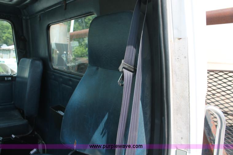 image for item I7876 1994 Volvo WG flatbed liquid nurse truck