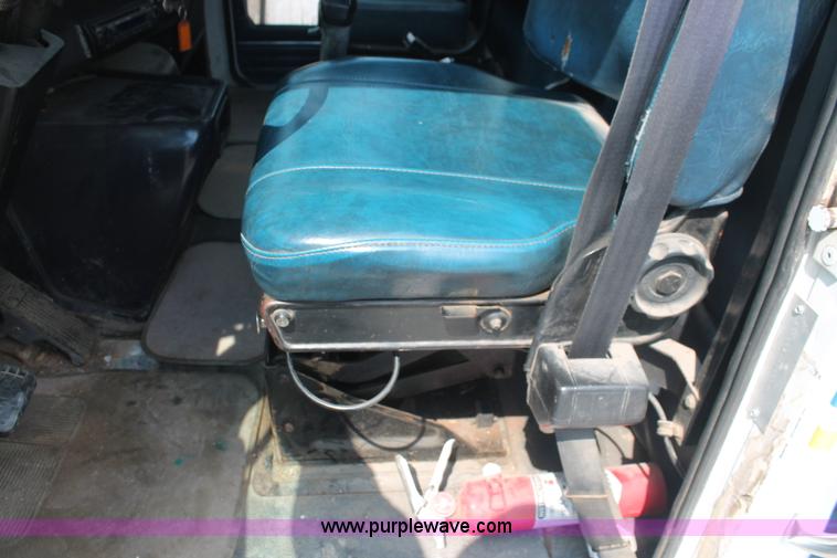 image for item I7876 1994 Volvo WG flatbed liquid nurse truck