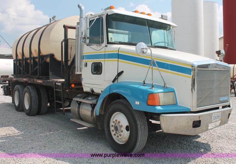 image for item I7876 1994 Volvo WG flatbed liquid nurse truck