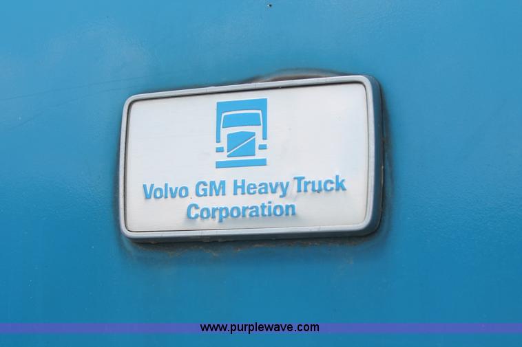 image for item I7876 1994 Volvo WG flatbed liquid nurse truck
