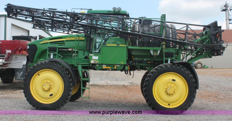 image for item I7879 2005 John Deere 4720 self-propelled sprayer