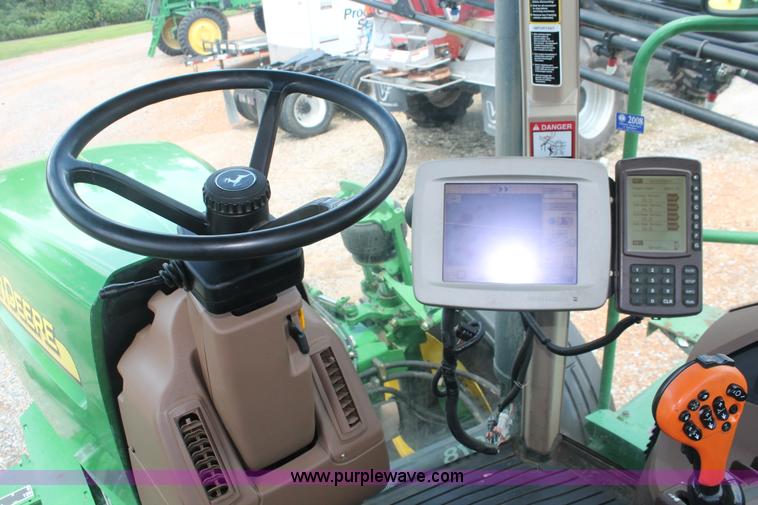 image for item I7879 2005 John Deere 4720 self-propelled sprayer