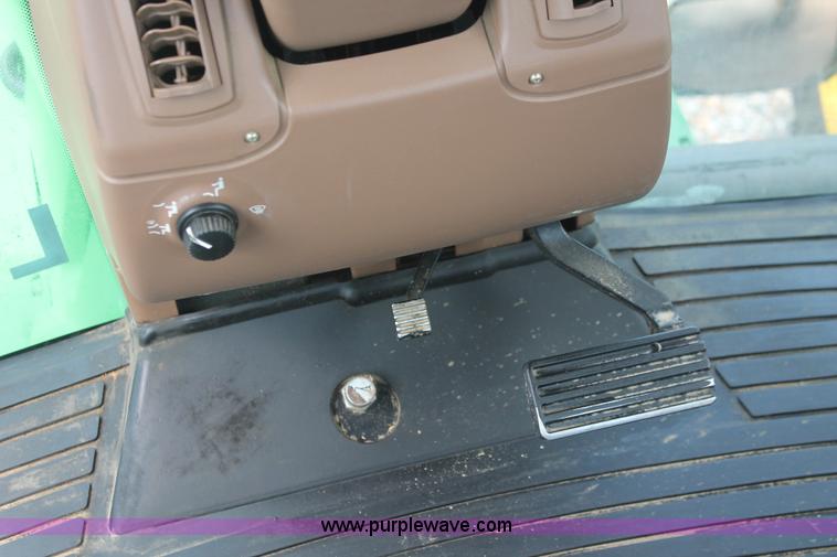 image for item I7879 2005 John Deere 4720 self-propelled sprayer