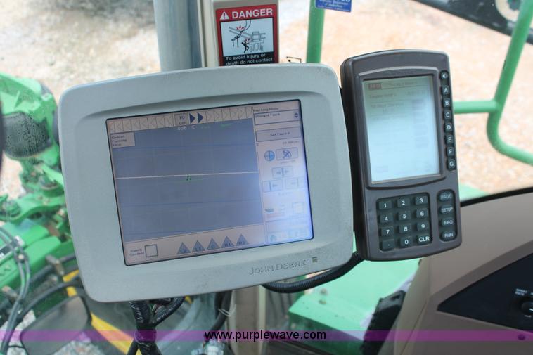 image for item I7879 2005 John Deere 4720 self-propelled sprayer