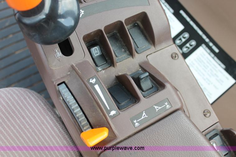 image for item I7879 2005 John Deere 4720 self-propelled sprayer