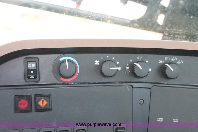 image for item I7879 2005 John Deere 4720 self-propelled sprayer