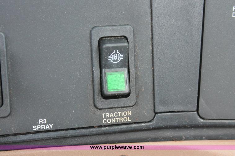 image for item I7879 2005 John Deere 4720 self-propelled sprayer