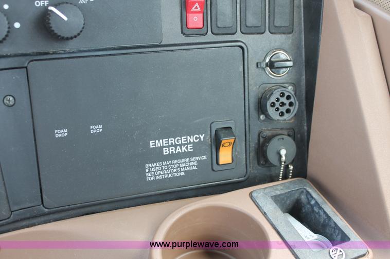 image for item I7879 2005 John Deere 4720 self-propelled sprayer