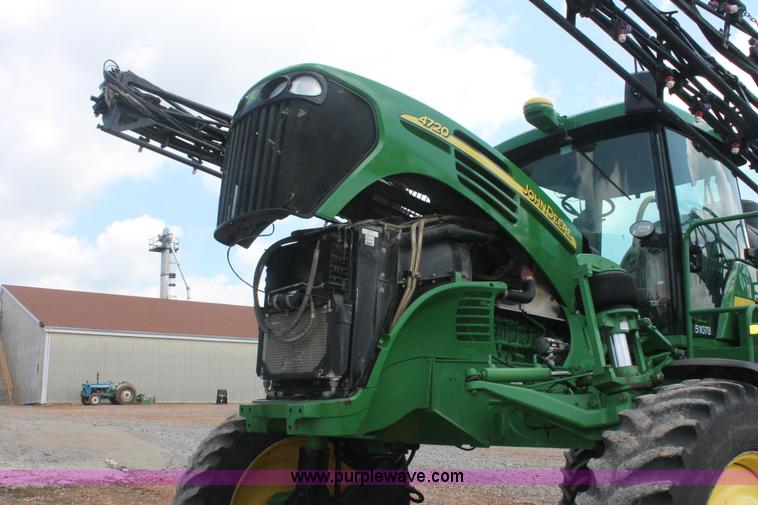 image for item I7879 2005 John Deere 4720 self-propelled sprayer