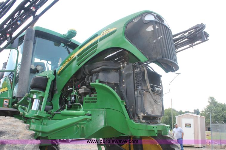 image for item I7879 2005 John Deere 4720 self-propelled sprayer
