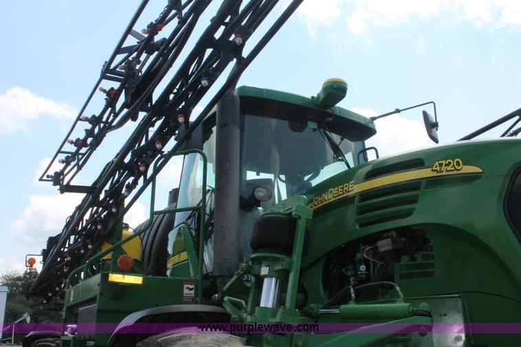 image for item I7879 2005 John Deere 4720 self-propelled sprayer